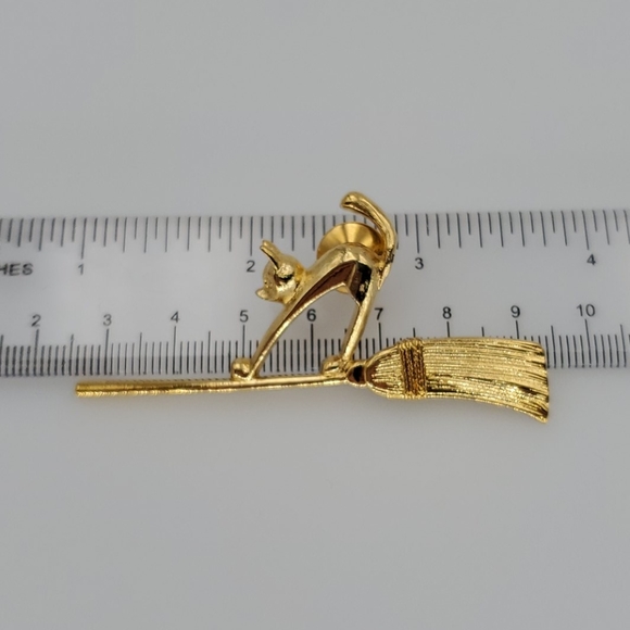 Vintage Gold Cat on a Broomstick Tie Tack Pin - Picture 4 of 5